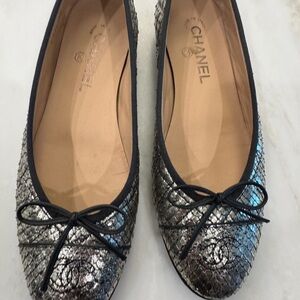 CHANEL Metallic Silver & Black Quilted CC Ballet Flats